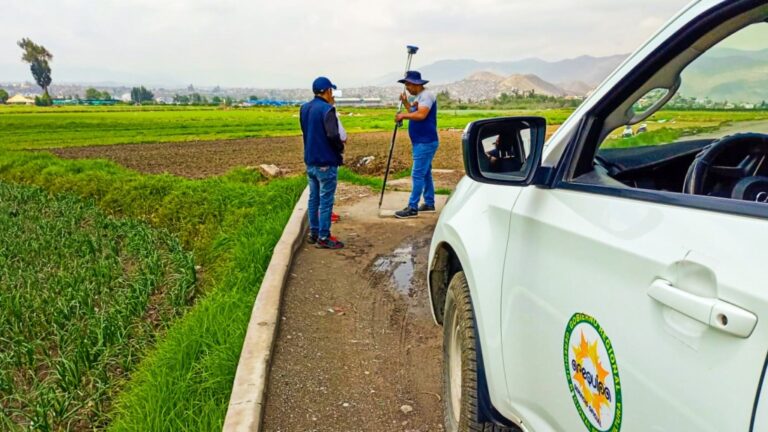 Agricultores y autoridades apuran catastro en Mejía