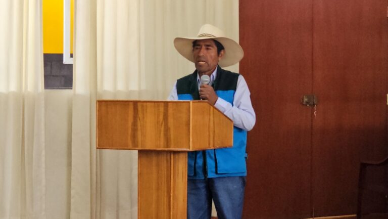 Entregan hidrolavadoras y anuncian camionetas para agricultores en Moquegua