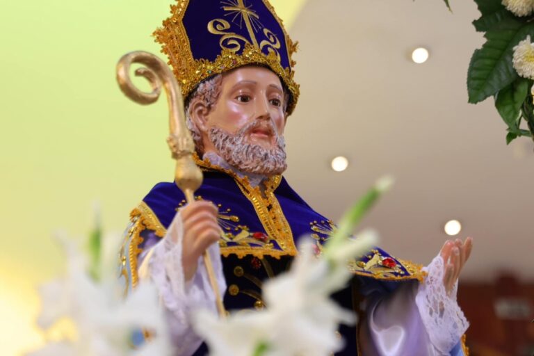 Critican espectáculos y exigen volver a la fe por San Pedro Pescador