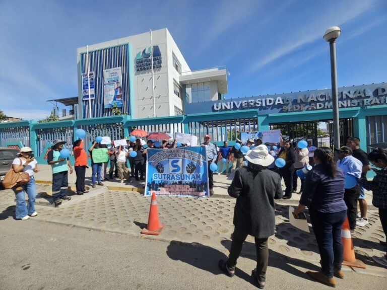 Trabajadores CAS de la UNAM realizaron plantón en demanda de mejoras laborales