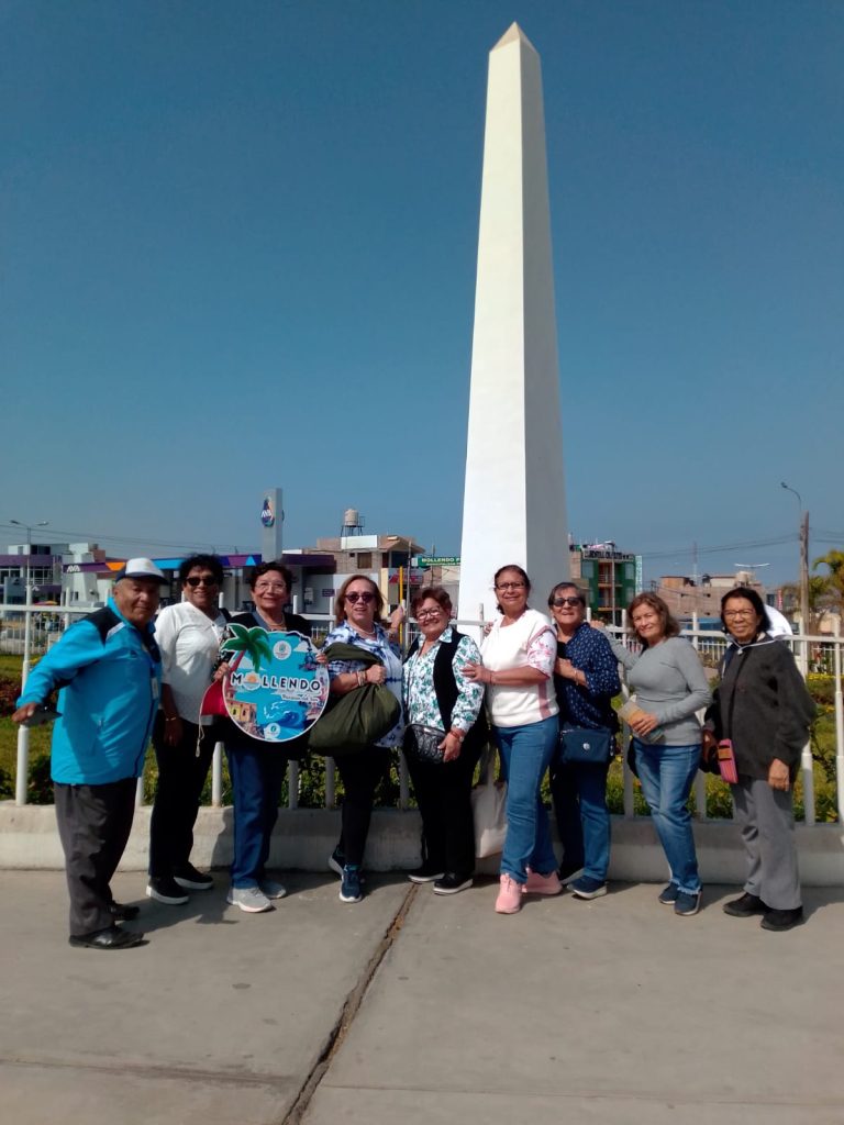 Adultas mayores de Piura disfrutan de visita guiada gratuita a Mollendo 1 Turistas piuranas en Mollendo 06062025 2 La Prensa Regional
