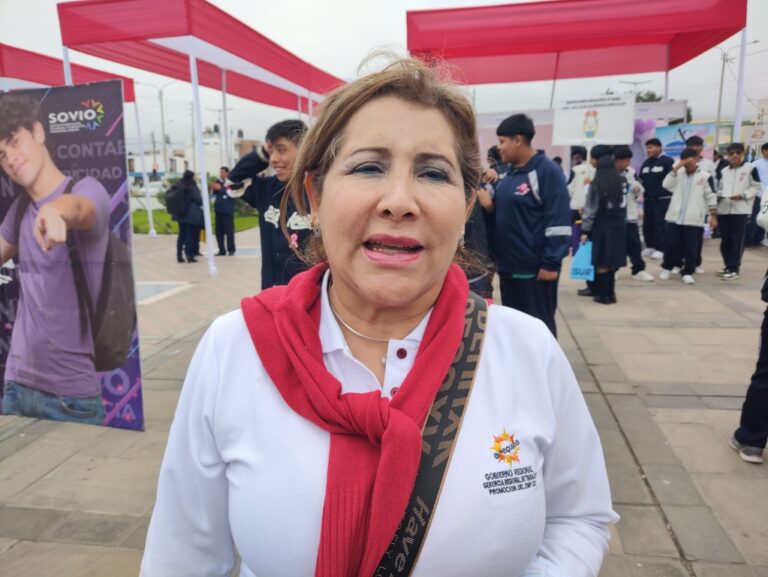 Masiva participación de estudiantes de Islay en feria vocacional