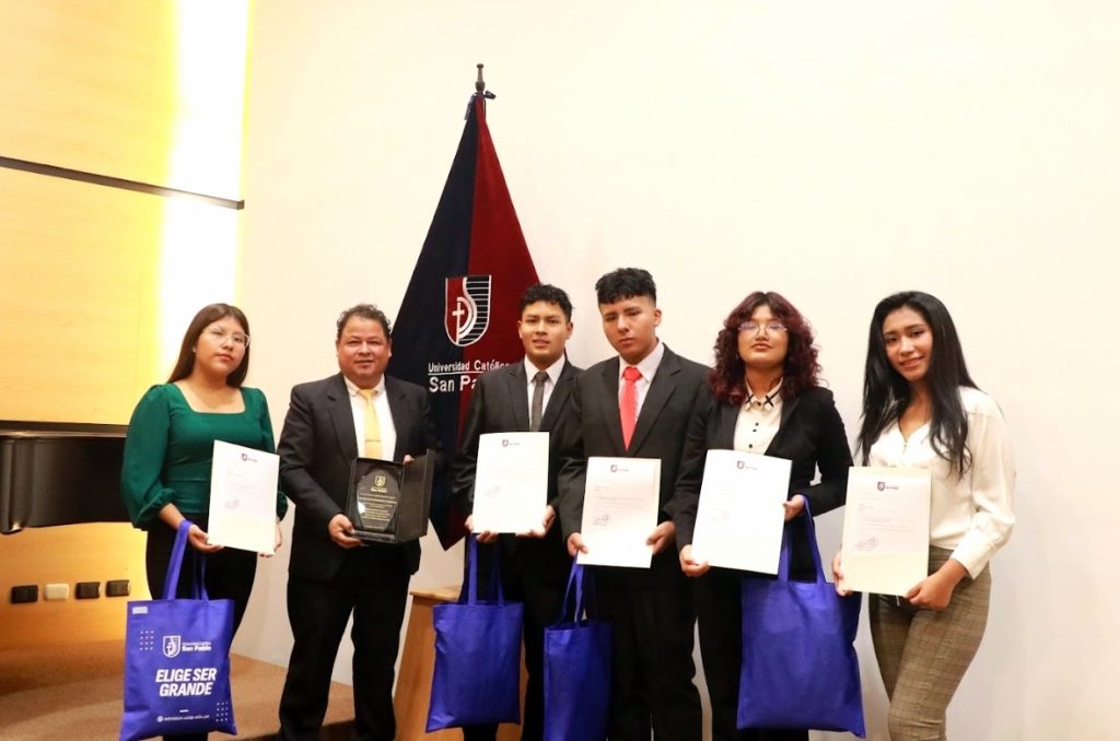Cinco jovenes de Moquegua becas Universidad Catolica San Pablo 04072025 3 La Prensa Regional