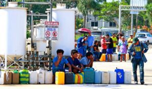 Trinquetes Políticos 2 Colas en Bolivia por combustible Foto El Dia 0725 La Prensa Regional