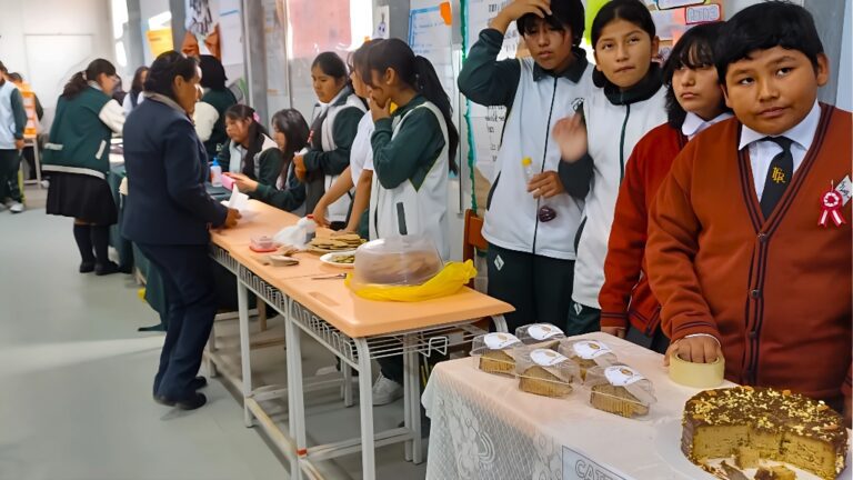 Estudiantes de la I.E. López de Romaña presentan proyectos de emprendimiento