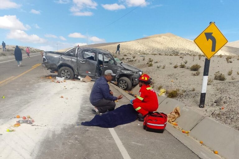 Despiste y volcadura en Carumas deja una víctima mortal y varios heridos