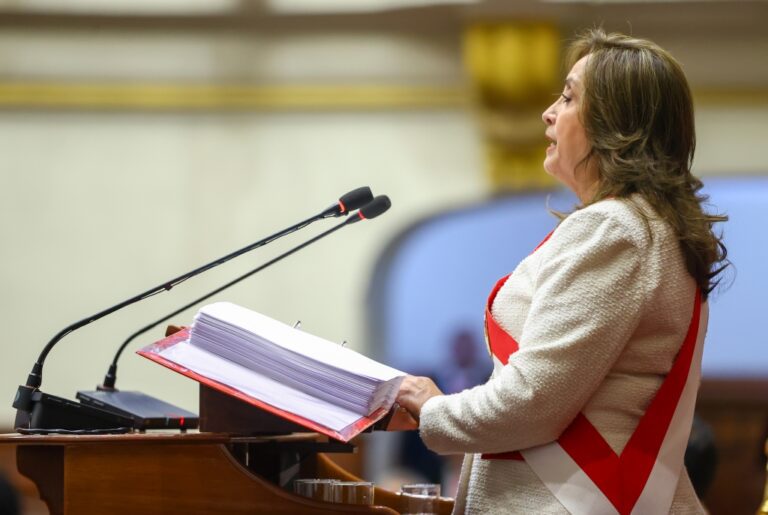 Dina Boluarte calló sobre la minería informal e ilegal