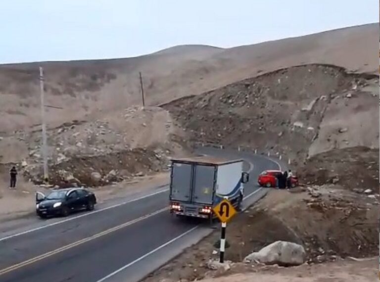 Dos heridos tras despiste de vehículo en la Costanera Norte
