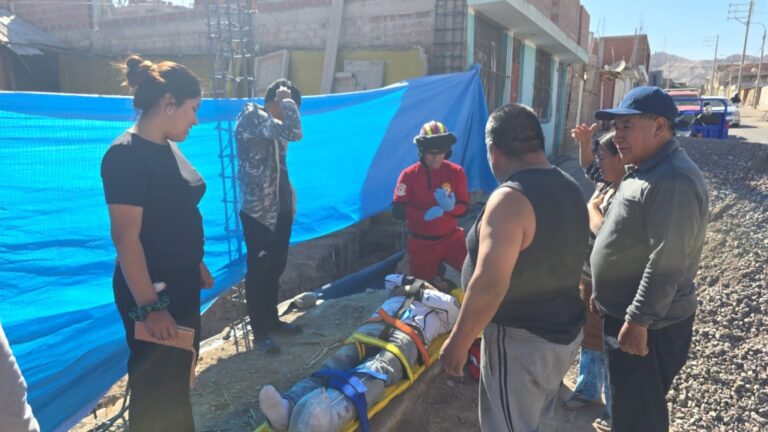 Dos trabajadores resultaron heridos tras colapso de muro en San Antonio