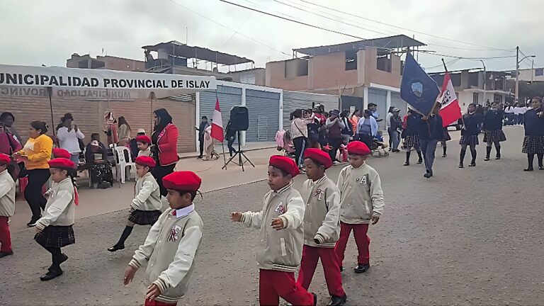 Acto cívico y desfile por aniversario patrio en Alto Inclán