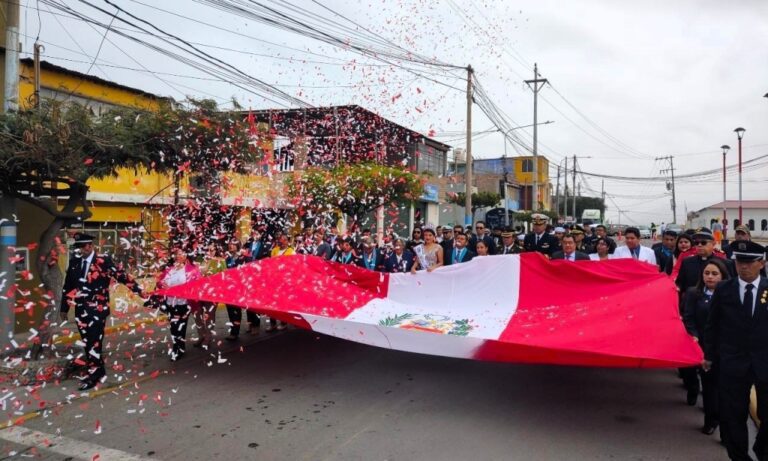 Izamiento y desfile marcaron Fiestas Patrias en Islay-Matarani