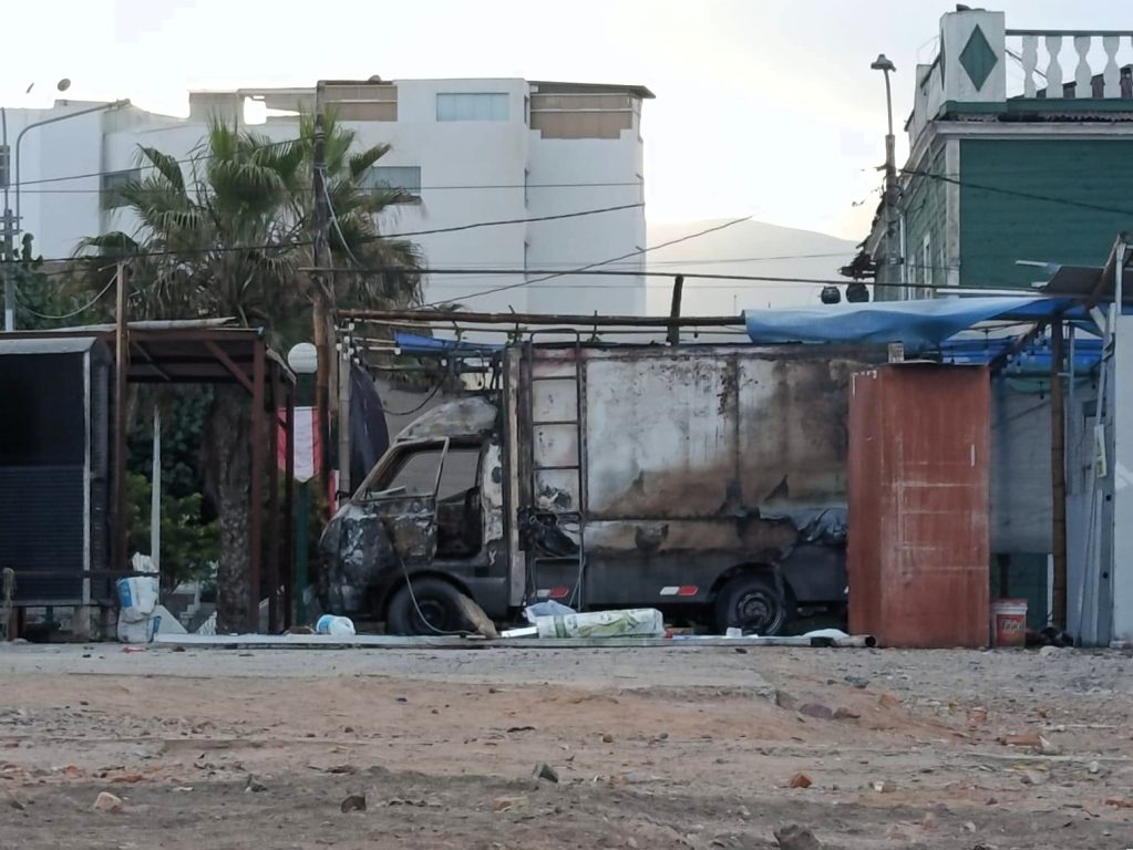 Incendio food truck boliviano Mollendo 22072025 2 La Prensa Regional