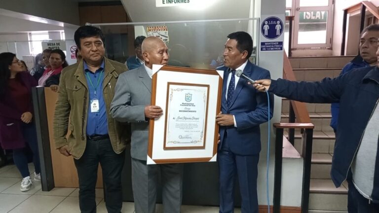 Reconocen a trabajador edil por 46 años de servicio