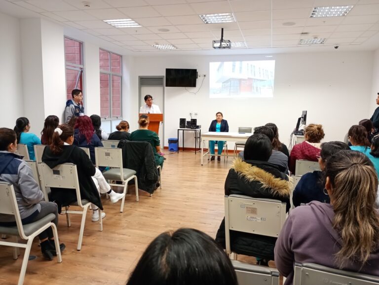 Incorporan a nuevos profesionales de salud