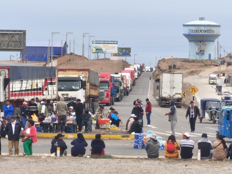 Pescadores de Matarani inician paro indefinido