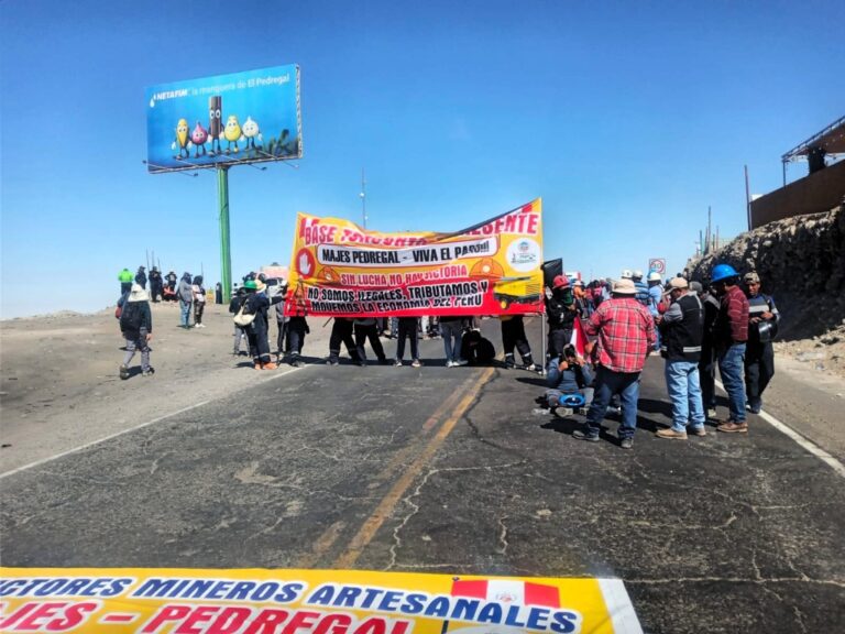 Transportistas exigen diálogo ante bloqueo por paro minero