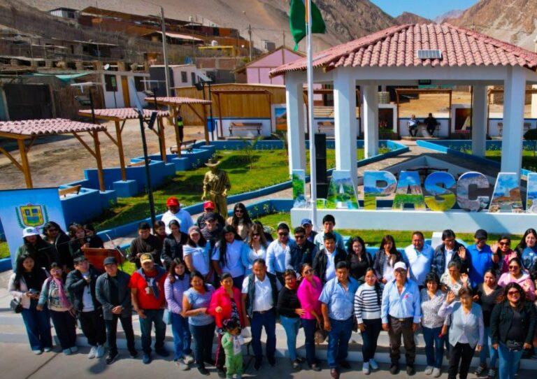 Moradores de La Pascana reciben plaza renovada