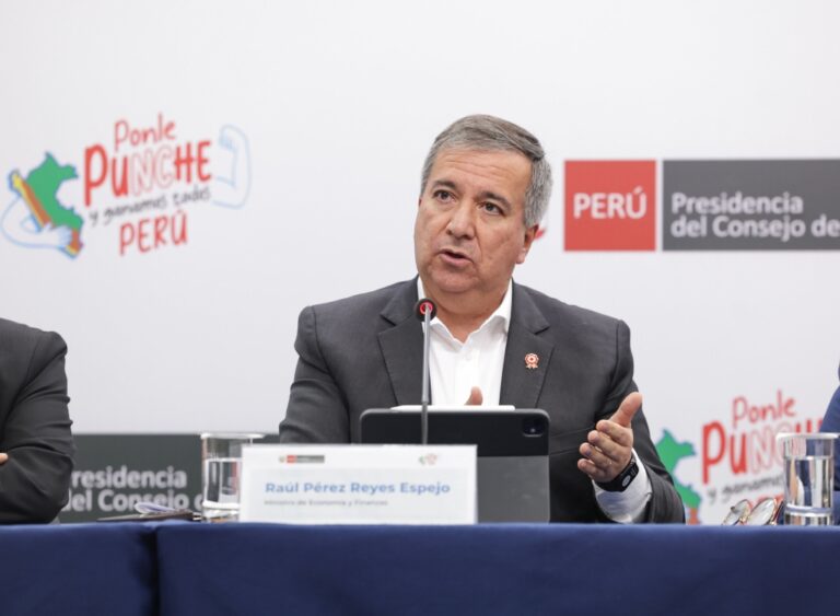 Aprueban aumentar remuneración del cargo en la presidencia de la República a S/ 35,568