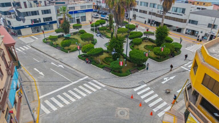 Reabren vías en la plaza Bolognesi de Mollendo