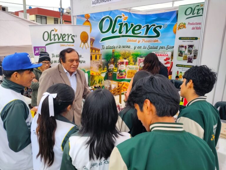 Mollendo: Agroindustrias Unidas y Olivers inspiran a estudiantes en feria vocacional