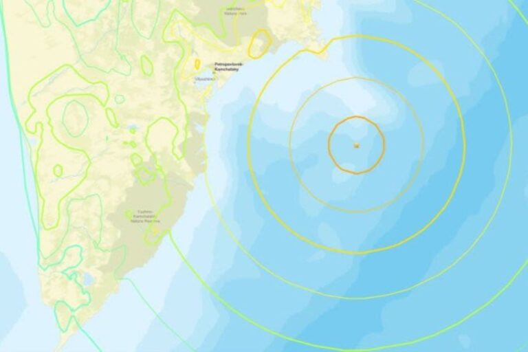 Emiten alerta de tsunami en Perú tras sismo de 8.7 en Rusia