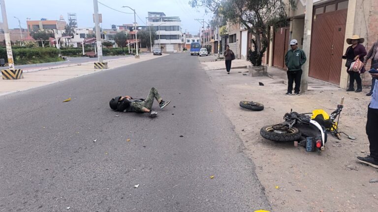 Motociclista queda grave tras ser embestido por vehículo que fugó