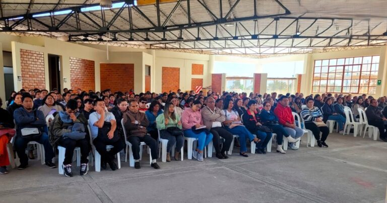 Capacitan a docentes de Islay en atención de violencia escolar 
