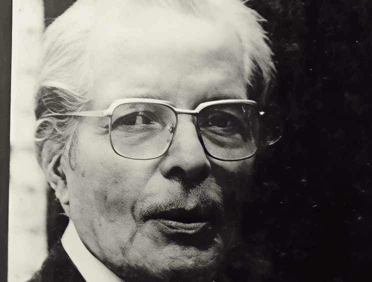 Dr. Carlos Zuzunaga Flórez, un mollendino de aporte cultural al país