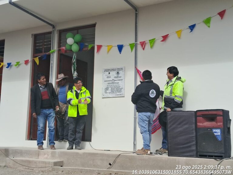 Comunidades de Ichuña reciben local comunal con energía solar