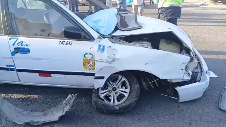 Conductor presuntamente ebrio choca vehículo estacionado e intenta darse a la fuga 