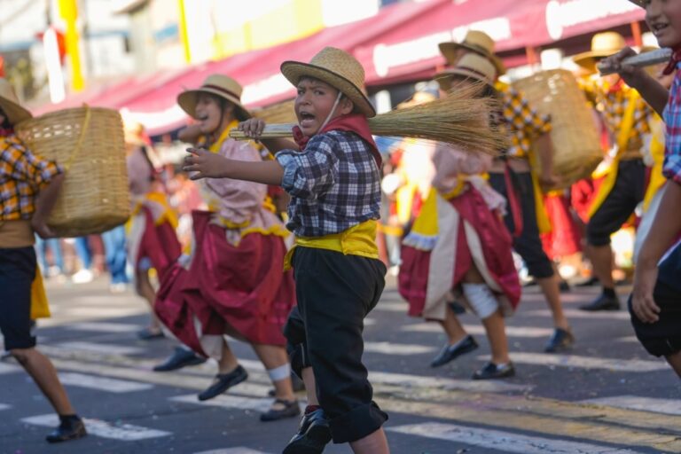 Asesorarán a municipios ganadores del pasacalle regional
