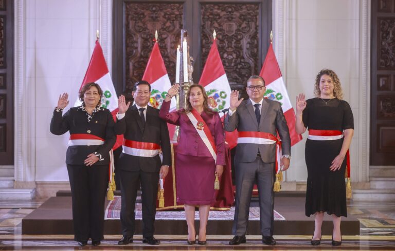 Presidenta Boluarte tomó juramento a tres nuevos ministros de Estado
