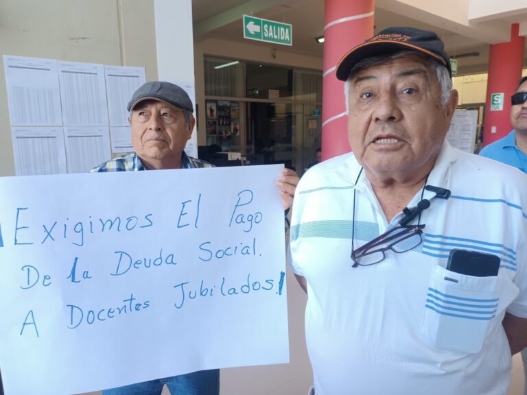25 docentes jubilados de Moquegua quedan fuera del pago de deuda social