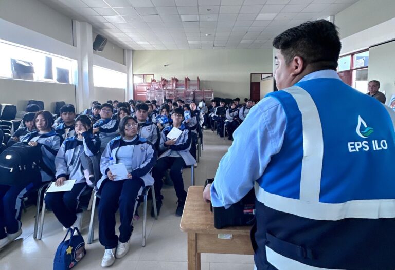 EPS Ilo continúa impulsando «Agua Clases» sobre gasfitería básica para escolares
