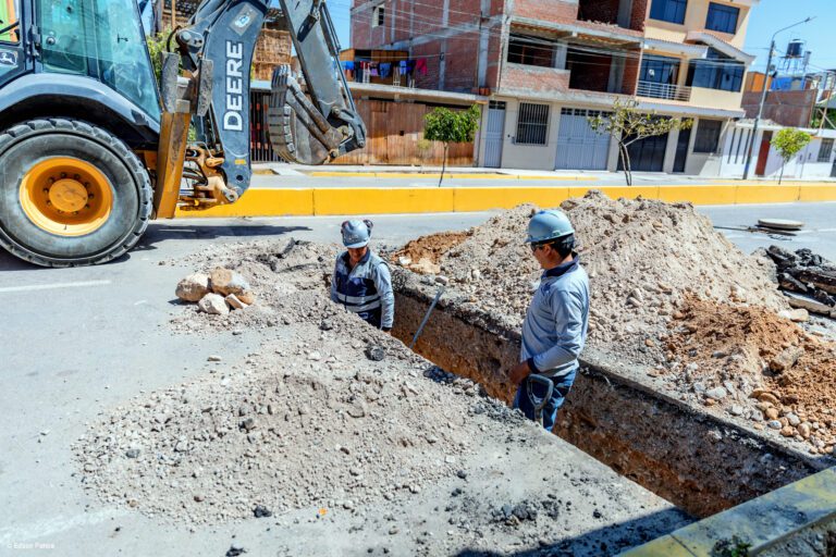 EPS Moquegua mejora conexión de alcantarillado en Chen Chen