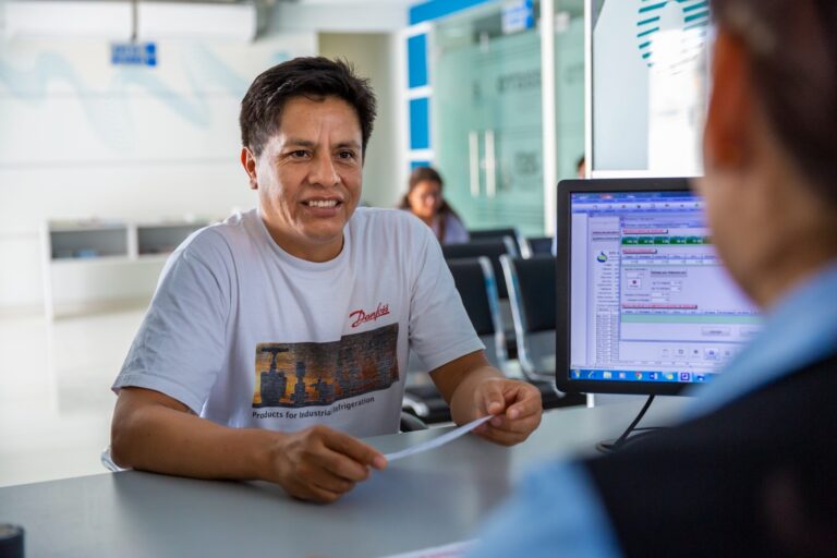 Usuarios pueden reclamar cobros de agua en EPS Moquegua