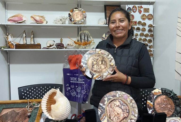 Artesana ileña destaca en la Feria Nacional de Lima
