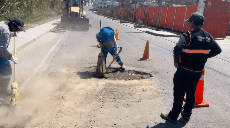 Callejón del Pueblo: tapan huecos en vía de ingreso a Cocachacra