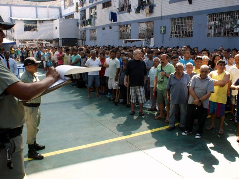 El sobrehacinamiento de 351 % viola los derechos humanos de los reos en Arequipa