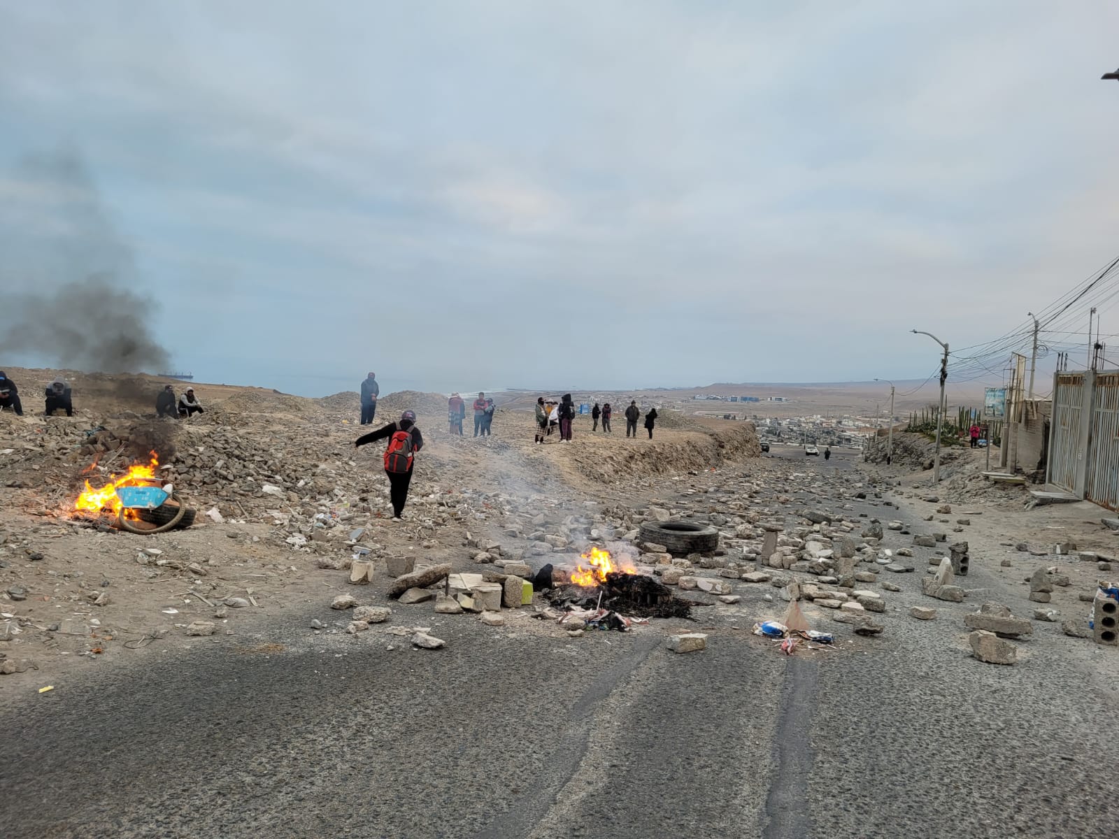 Cientos marcharon contra el proyecto Huatipuka y exigieron remediación del río Coralaque 4 Manifestantes en ILO Bloqueo zona Boca del Sapo Pampa Inalambrica 14082025 7 La Prensa Regional