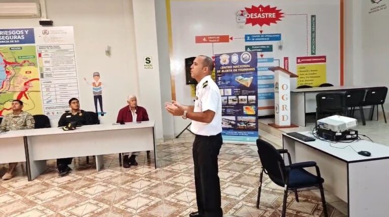 Marina de Guerra brindó charla en Ilo sobre prevención ante sismos y tsunamis