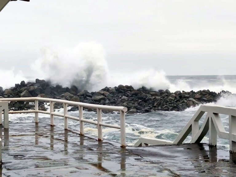 Oleajes anómalos afectarán costa de Islay y Arequipa