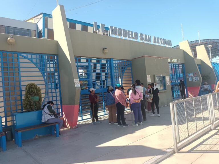 Padres de familia del Colegio Modelo San Antonio denuncian irregularidades