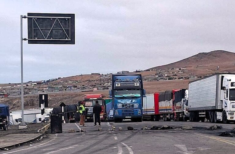 Ni la lluvia los para: pescadores de la macro sur acataron segundo día de paro indefinido