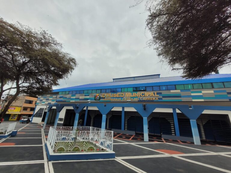 Coliseo Víctor Raúl Carbajal reabre con actividades deportivas y culturales