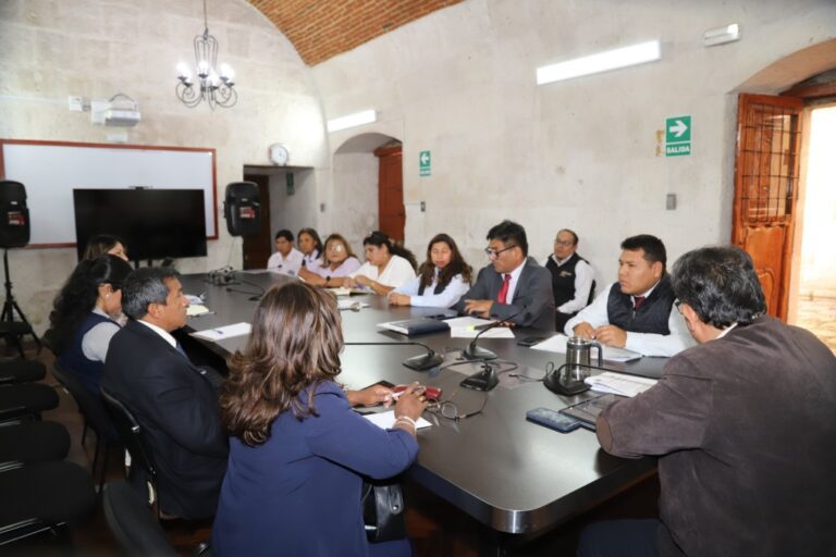 Evalúan situación de proyectos educativos de la provincia de Islay