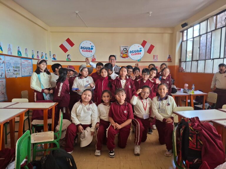 Más de 300 estudiantes de la I.E.P. Robert Gagné participaron en los talleres “Agua Clases”