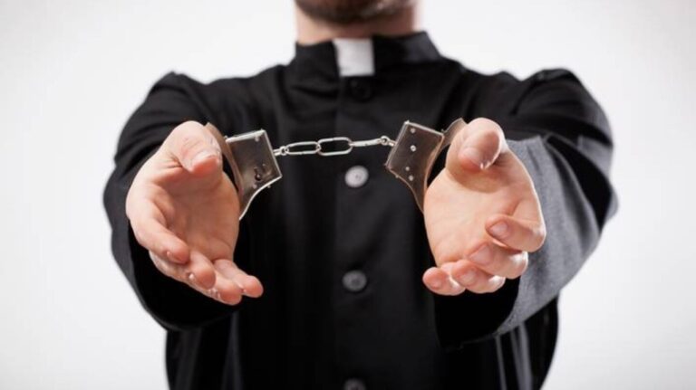 Condenan a sacerdote por tocamientos a dos jóvenes en Arequipa