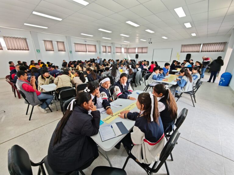 Estudiantes de Islay participaron en talleres ciudadanos