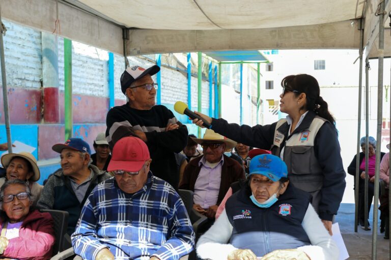 Islay-Matarani: adultos mayores participan en taller de Saberes Productivos